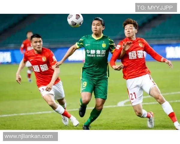 广州篮球队在城市联赛中以62分稳居积分榜首位展现强劲实力